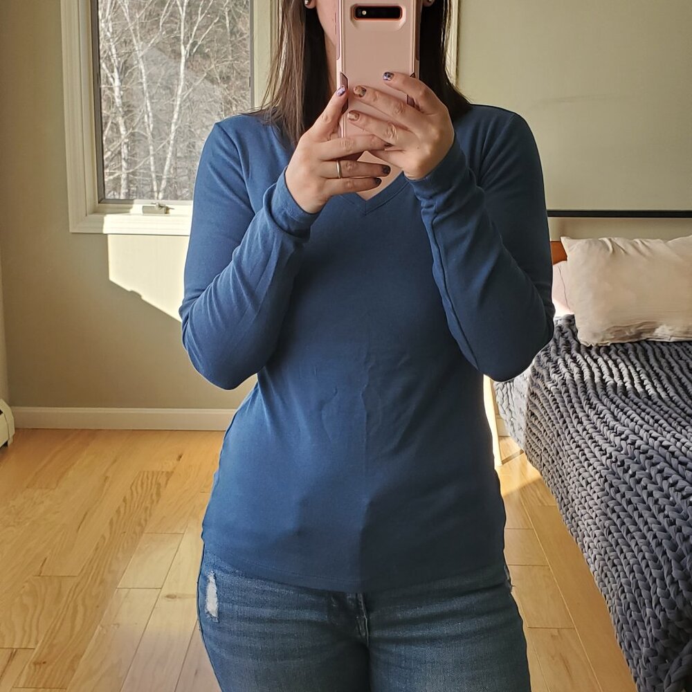 Member's Mark Long Sleeve blue V-Neck Tee shirt